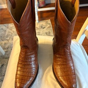 Tecovas 1004 specifically identifies. The Dillon a classic high-end exotic boot